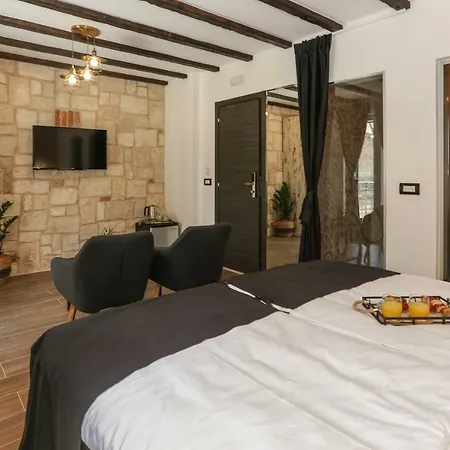 Luxury Dino Pensionat 4*