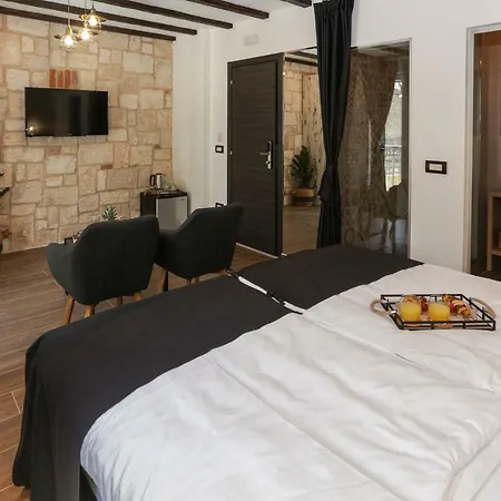 Pensionat Luxury Dino 4*
