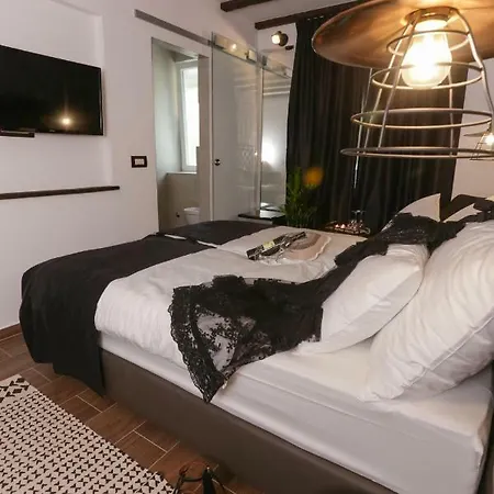 Luxury Dino Pensionat 4*