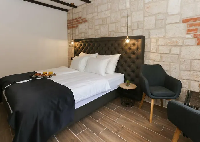 בית הארחה Luxury Dino 4*
