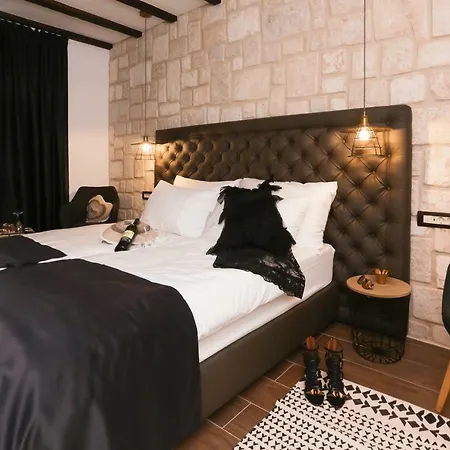 Luxury Dino سبليت