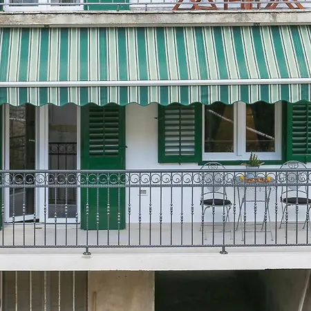 بيت ضيافة Luxury Dino 4*